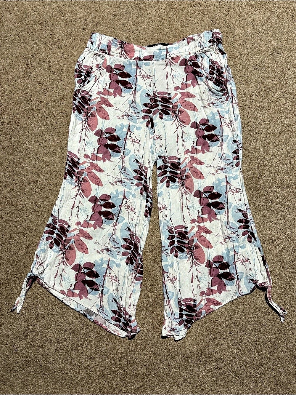 Floral Wide Leg Capri Pants in White & Pink